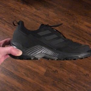 Mens Adidas black with black sole shoes 10